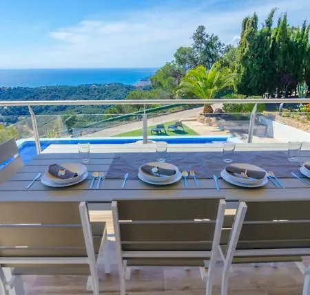 Sleeps 26 With Pool