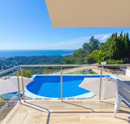Villa Sleeps 26 With Pool *