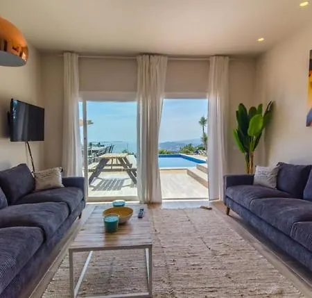 Sleeps 26 With Pool * Lloret de Mar