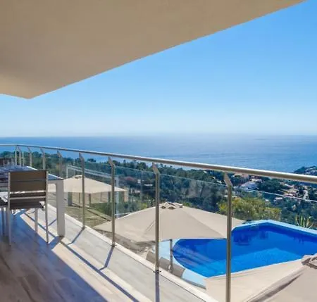 Sleeps 26 With Pool Lloret de Mar