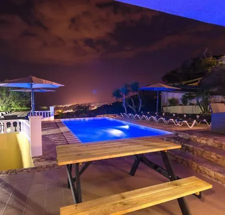 Villa Sleeps 26 With Pool *