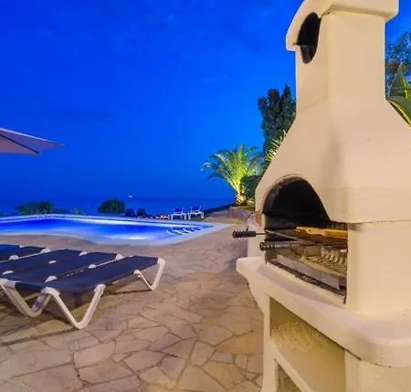 Villa Sleeps 26 With Pool *