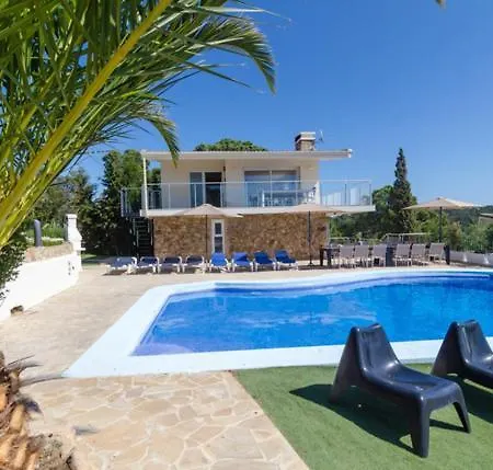 Villa Sleeps 26 With Pool