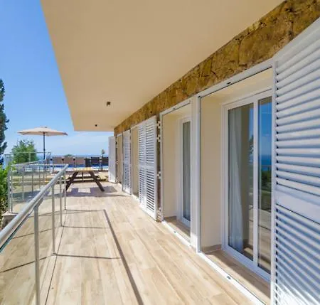 Sleeps 26 With Pool Villa Lloret de Mar